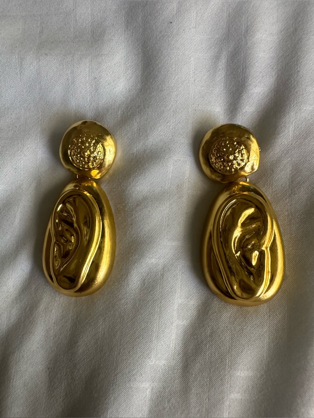 ✨ Schiaparelli Elegant Gold Sculptural Drop Earrings